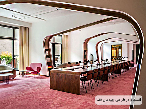 دکوراسیون داخلی مدرن شامل میز و صندلی ، کتابخانه در تطابق با معماری داخلی مدرن