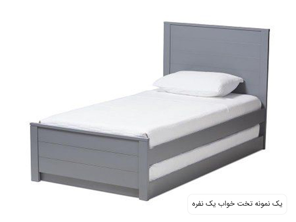 تصويری از يک تخت خواب يک نفره ساده و شيک با بدنه ای به رنگ طوسی و تشک سفيد در پس زمينه سفيد.