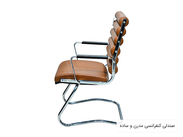 صندلی کنفرانس C600 با طراحی ساده و مدرن به رنگ قهوه ای در پس زمينه سفيد.