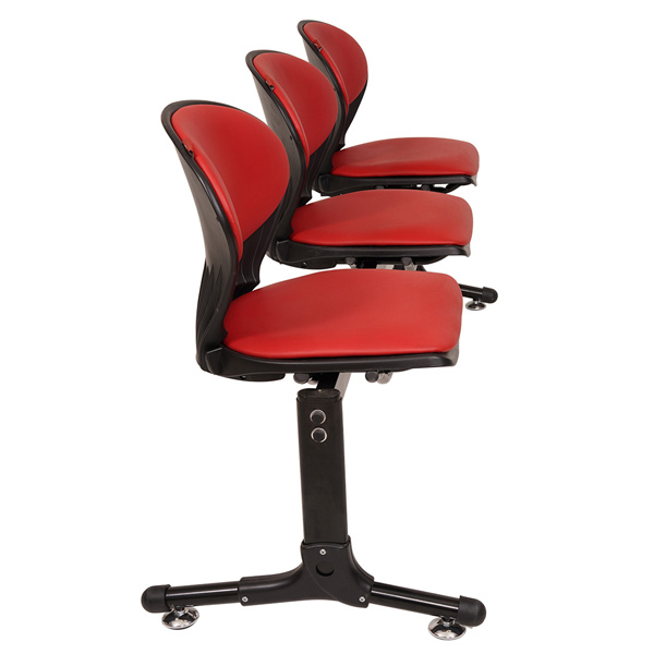 صندلی انتظار مدرن 111 به رنگ مشکی و قرمز از نمای بغل در پس زمينه سفيد.