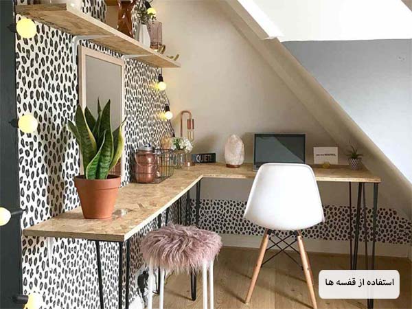 یک دفتر کار خانگی با سقف کوتاه